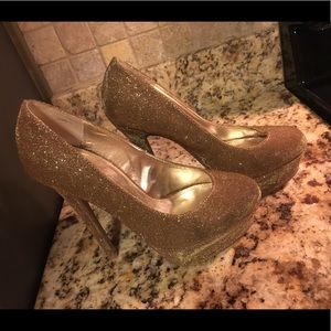 Like new Bakers Gold shoes. Size 5